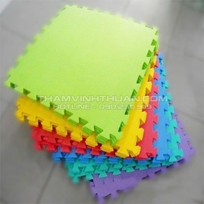 Thảm xốp một màu vân caro 60 x 60 cm